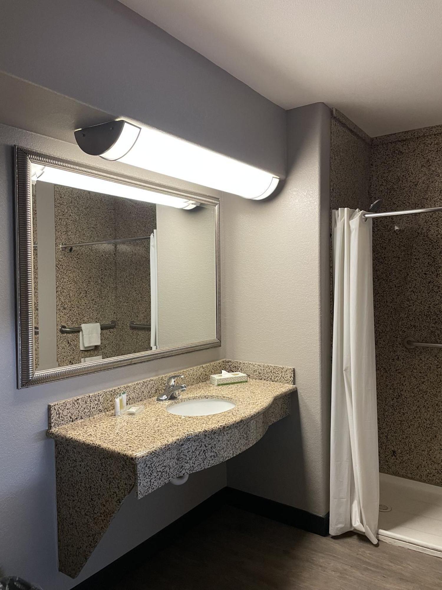 Hawthorn Extended Stay By Wyndham ホッブズ 部屋 写真